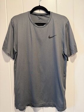 Nike Dri-FIT Gray Athletic T-Shirt Men’s Medium Performance Training Tee